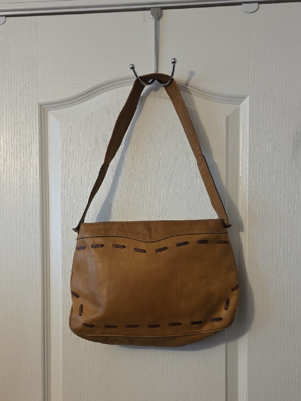 VINTAGE TRAMONTANO LEATHER SHOULDER BAG IN TAN CROSSBODY